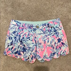 Lilly Pulitzer Scalloped Palm-Print Shorts in Pink & Blue
